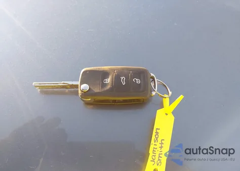 2013 Volkswagen Passat S z USA, uszkodzony, nr VIN 1VWAP7A30DC119234